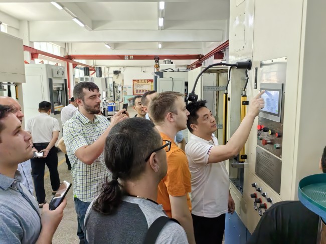 氧化鋁、氧化鋯陶瓷粉末伺服成型機(jī)