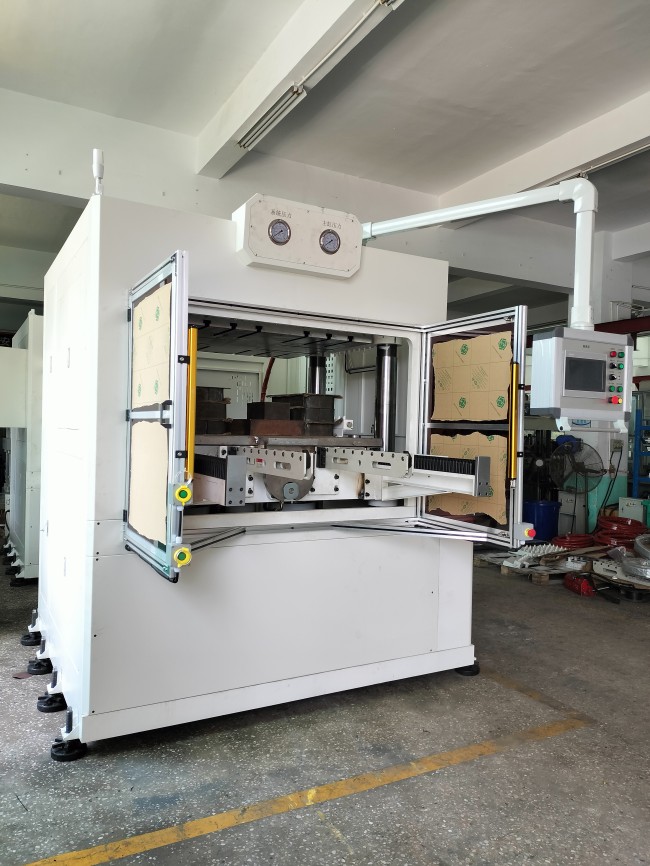 碳纖維熱壓成型機(jī)在葉片、螺旋槳中的應(yīng)用
